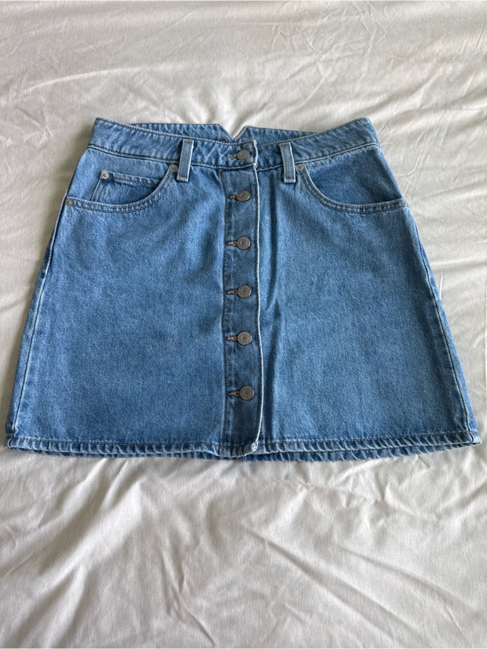 Levi’s Women’s Light Wash Classic Button Front Denim Mini Skirt Size 28